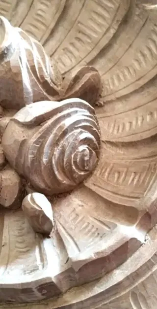 Antico fregio in legno con rose