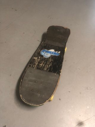 Skate Negro con Logo Azul