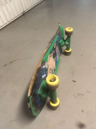 Skate Negro con Logo Azul