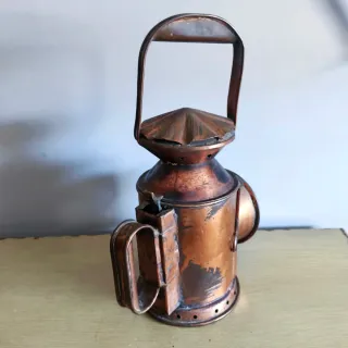 Farol antiguo ferrocarril cobre y cristal rojo