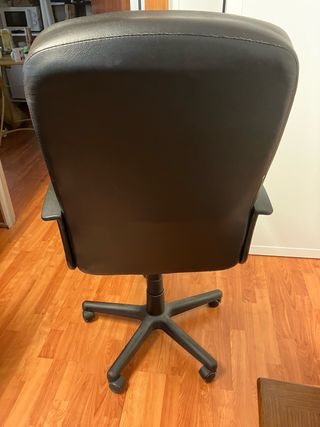 Silla de oficina negra