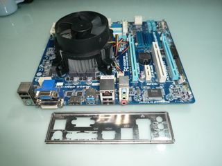 Placa Base Gigabyte GA-H77M-D3H + CPU i7 3770