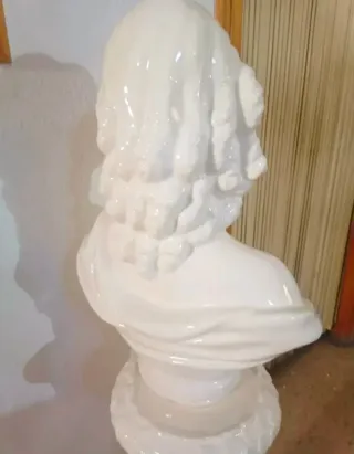 Estatua de cerámica