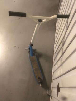 Patinete infantil azul y blanco