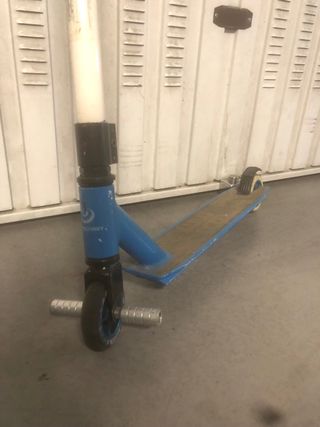 Patinete infantil azul y blanco