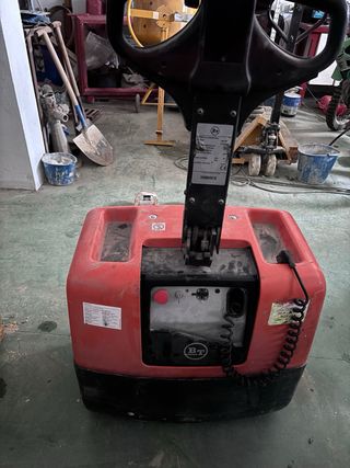 Traspaleta eléctrica roja