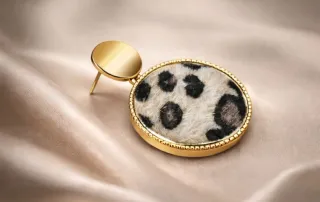 Pendientes de mujer dorados con estampado animal