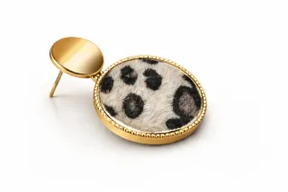 Pendientes de mujer dorados con estampado animal