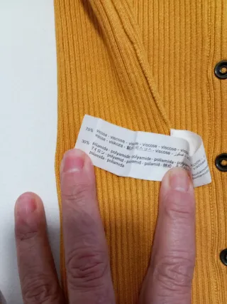 Camiseta Bershka manga larga mostaza