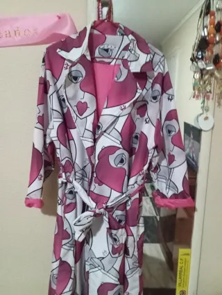 Gabardina mujer rosa y blanca