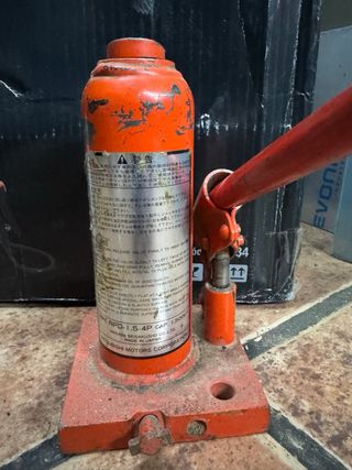 Gato Hidráulico Mitsubishi NPD-1.5-4P