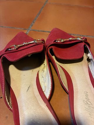 Mocasines destalonados ante rojos