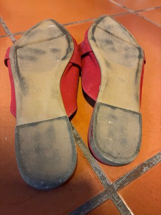 Mocasines destalonados ante rojos