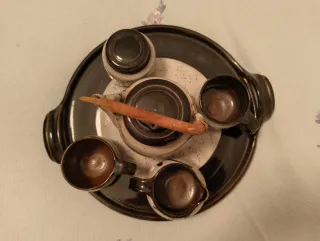 Set da tè in ceramica e legno