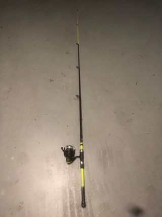 Caña de pescar con carrete