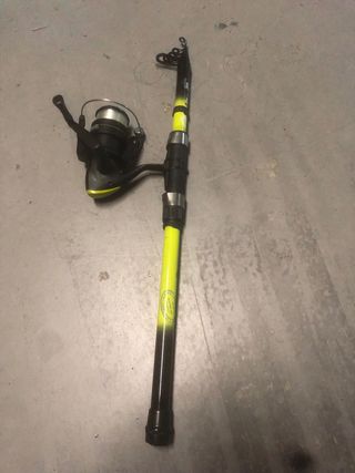 Caña de pescar con carrete