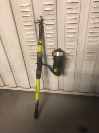 Caña de pescar con carrete