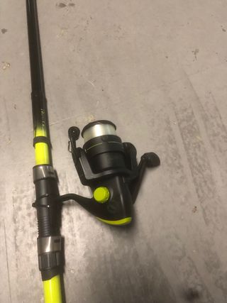 Caña de pescar con carrete