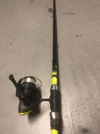 Caña de pescar con carrete