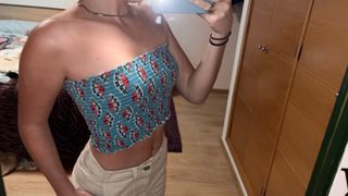 Top banda estampado floral fruncido