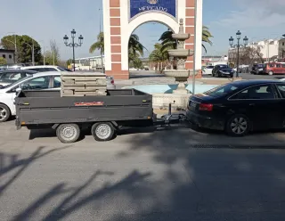 Se realizan portes , mudanzas con remolque