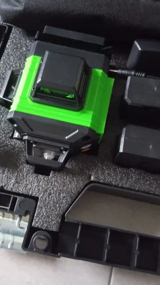 Nivel Láser 4D 16 Líneas con Trípode