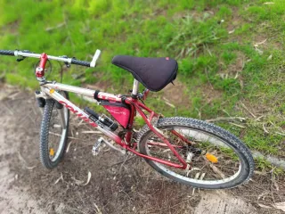 Bicicleta de Montaña Couleur Roja