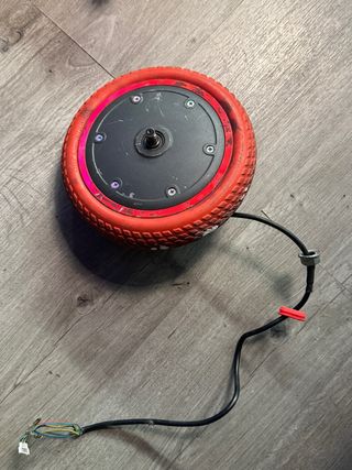 Rueda con motor patinete eléctrico