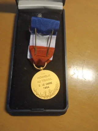 Medalla Francesa con Caja