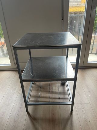 Mesa auxiliar metálica con ruedas