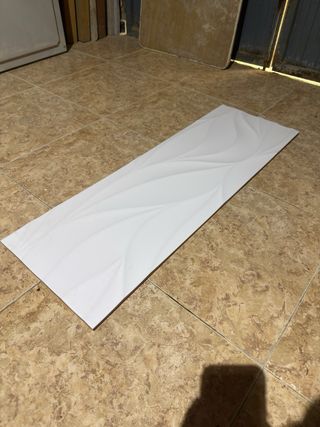 Baldosas Baldocer blancas lisas y onduladas