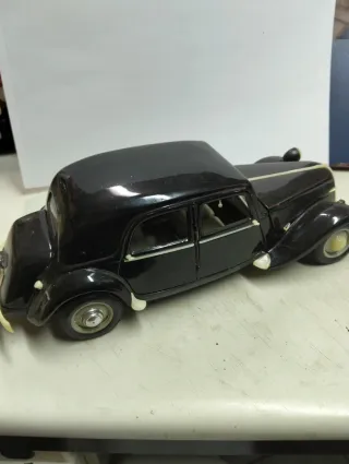 Citroën C15 de juguete vintage