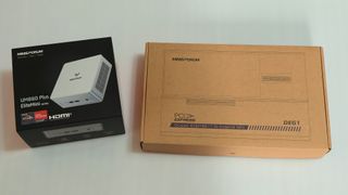 Mini PC AI MINISFORUM UM880 Plus 1TB/32GB + Dock