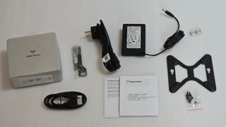 Mini PC AI MINISFORUM UM880 Plus 1TB/32GB + Dock