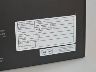 Mini PC AI MINISFORUM UM880 Plus 1TB/32GB + Dock