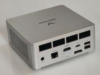 Mini PC AI MINISFORUM UM880 Plus 1TB/32GB + Dock