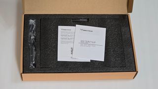 Mini PC AI MINISFORUM UM880 Plus 1TB/32GB + Dock