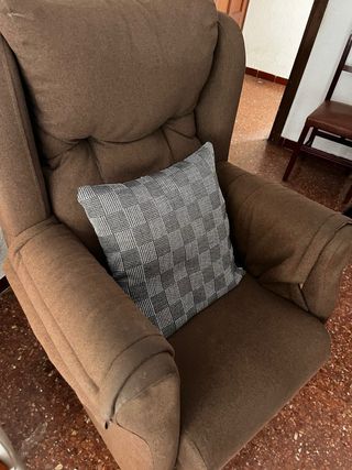 Poltrona a dondolo in tessuto marrone