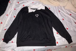 Sudadera SHEIN cuello polo corazón
