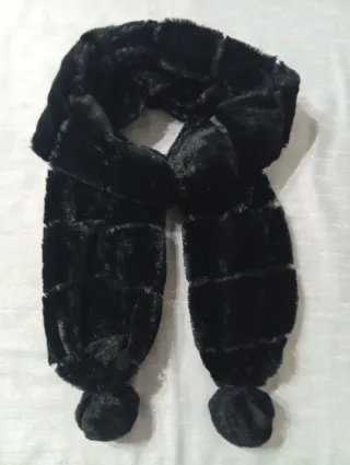 Sciarpa in pelliccia ecologica nera