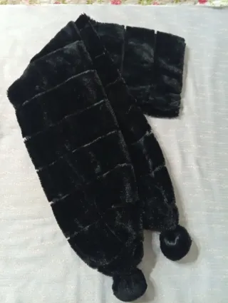 Sciarpa in pelliccia ecologica nera