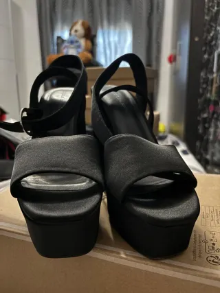 Eleganti scarpe col tacco nero taglia 37