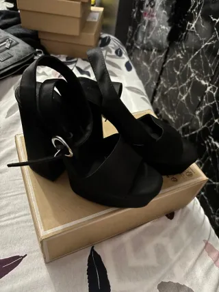 Eleganti scarpe col tacco nero taglia 37