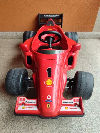 Coche de pedales Ferrari rojo