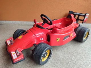 Coche de pedales Ferrari rojo