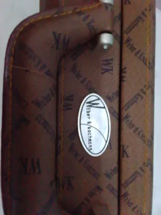 Maletín ejecutivo marrón con logo