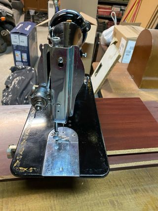 Máquina de coser antigua ALFA