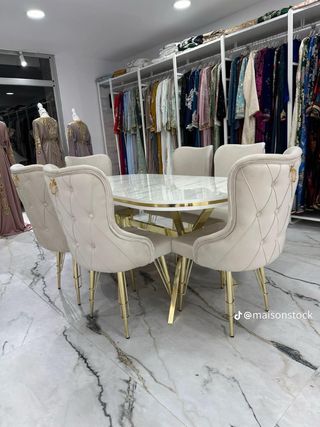 Mesa y sillas turcas