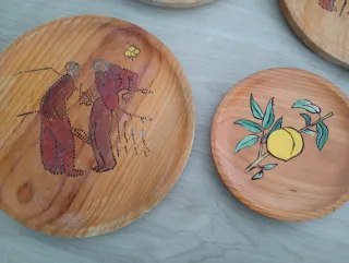 Platos de madera grabados (set de 7)