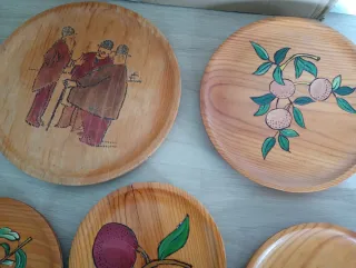 Platos de madera grabados (set de 7)